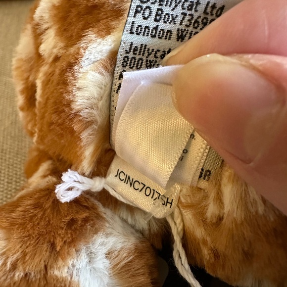 Jellycat Bashful Giraffe Plush - Tan and Cream - Picture 4 of 5